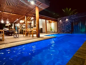 Heated Pool, 16 people, Close to Parks - Image 2