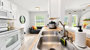 3 Kings • Fenced & Pet Friendly Yard • Super Clean - Image 3
