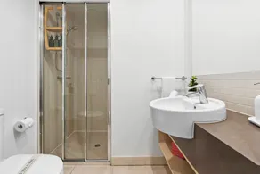 Treetops Studio - Prime location, Pool&Gym - Image 4