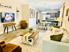 Chic Home Near Beach/ DT/ NAS - Image 3
