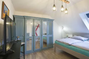 The Dark Loft: Soukromí, fitness & playroom - Image 2