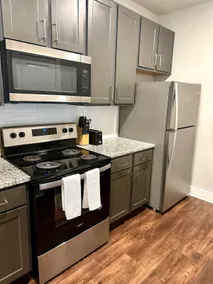 King Bed-Pool-24/7 Gym-Kitchen - Image 3