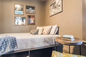 Funky Town Apt! 39th ST Westport w/ Parking - Image 2