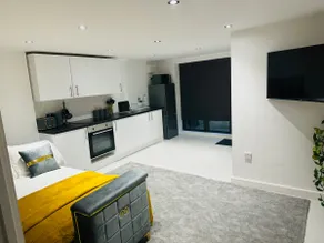 Comfy 1Br Flat l 2Beds l Sleeps4 l Parking l WiFi - Image 4
