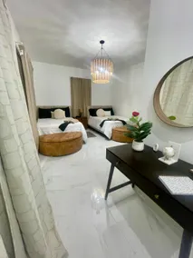 Coquette apartment with pool - Image 5