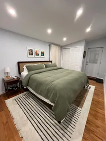 Cozy Suite with Private Entry & Four Seasons Bed - Image 5