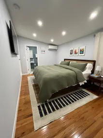 Cozy Suite with Private Entry & Four Seasons Bed - Image 3