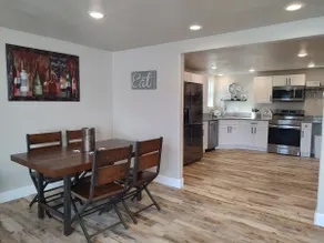 2 bdrm, Walking distance to all - Image 3
