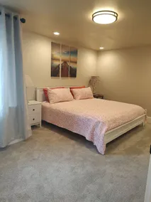 2 bdrm, Walking distance to all - Image 2