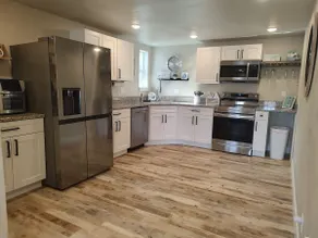2 bdrm, Walking distance to all - Image 5
