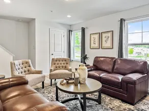 Luxurorious Townhome In Reading - Image 4