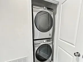 Luxurorious Townhome In Reading - Image 5