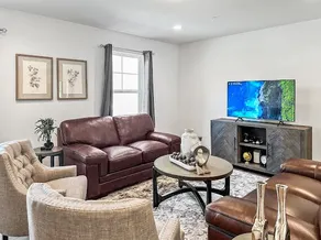 Luxurorious Townhome In Reading - Image 3