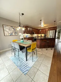 Modern Cozy w/Spacious Living Area&Stylish Design - Image 3