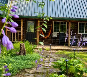 Hummingbird Hideaway, Twin Lakes Cabins - Image 2