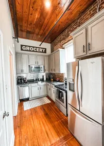 Downtown Loft walking distance to UA - Image 5