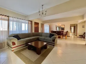 10 Guests Downtown – Large Apartment in Campo Largo - Image 3