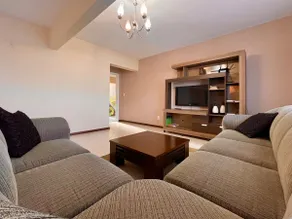 10 Guests Downtown – Large Apartment in Campo Largo - Image 2