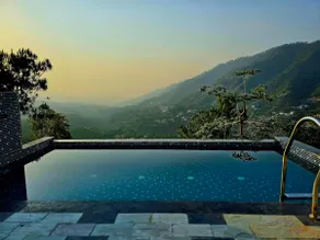 Dupleè w/ Private Infinity pool |AC| Valley View | - Image 2