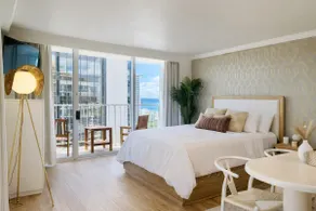 Waikiki Gem: Corner Unit with Ocean View 1 Parking - Image 4