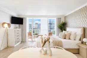 Waikiki Gem: Corner Unit with Ocean View 1 Parking - Image 5