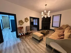 Sleeps 10 People-Near Kerr Lake! - Image 2