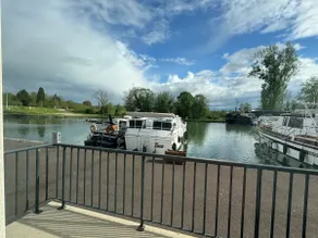 Le Canalou: Charm on the Canal - Image 3