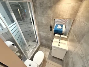 1 suite with private bathroom. Next to the subway - Image 4