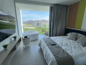Luxury Suite 14th Ocean View Jacuzzi - Image 3
