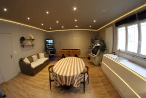 Luxurious love room with hot tub - Image 5