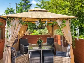 Cottage with barbeque, jacuzzi & garden - Image 4