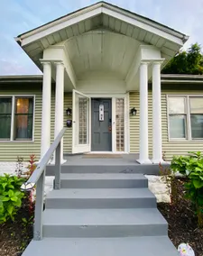 Home in Affton, Saint Louis, 1 King 2 Queen beds - Image 2