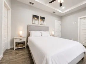 Modern 3BR w workspace|284 Mbp wifi|travel crib - Image 2