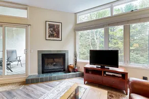 Peaceful mountain getaway with resort amenities - Image 3