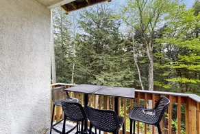 Peaceful mountain getaway with resort amenities - Image 4