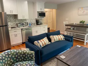 2BR Charmer Walk to Beach - Image 3