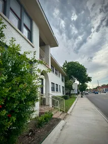 Charming 1920s getaway, Walkable to all. Enjoy! - Image 5