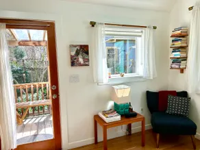 Spacious Guesthouse with Creative Style and Local Charm - Image 3