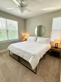 Stylish-King Beds-Pool and Gym - Image 3