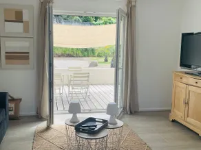 Beautiful, bright 2-bedroom apartment with terrace and parking - Image 2