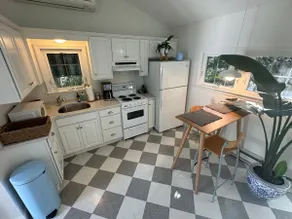 Beautiful Studio - < 15 mins 2 downtown & Brown - Image 3