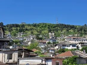 Private room with balcony in Gjirokastër - Image 4