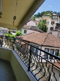 Private room with balcony in Gjirokastër - Image 5