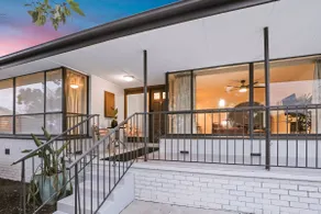 Sunbury large family home pet friendly airport - Image 3