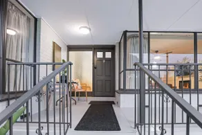 Sunbury large family home pet friendly airport - Image 4