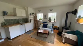 Charming apartment in ground floor house - Image 2