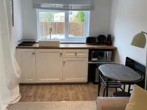 Private Studio Annexe with Parking - Image 4