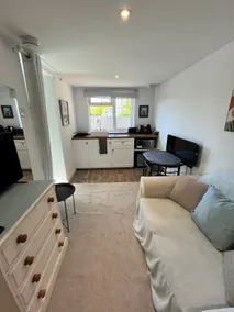 Private Studio Annexe with Parking - Image 2