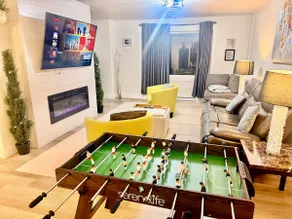 Modern Vac Home, private Hot tub, close to airport - Image 3