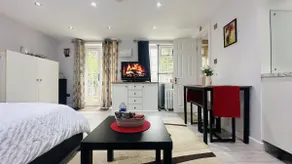 Private Garden Studio I Near Heathrow | London | - Image 2